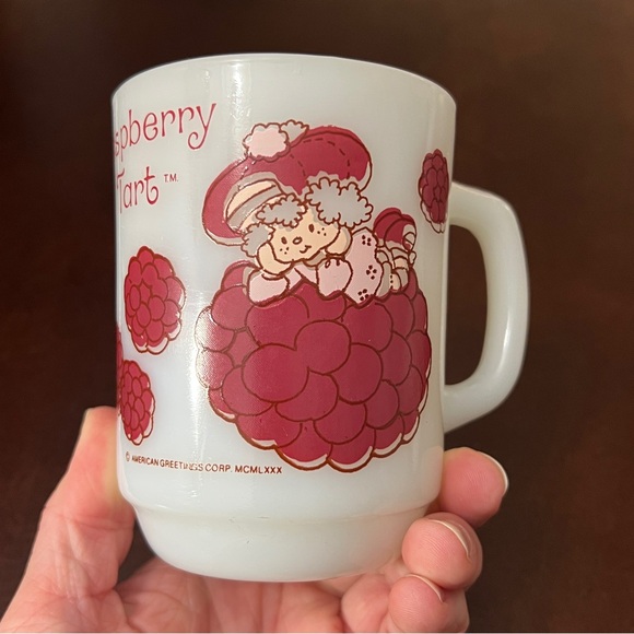 Vintage Raspberry Tart & Strawberry Shortcake Anchor Hocking Milk Glass Mugs Set - Picture 7 of 14